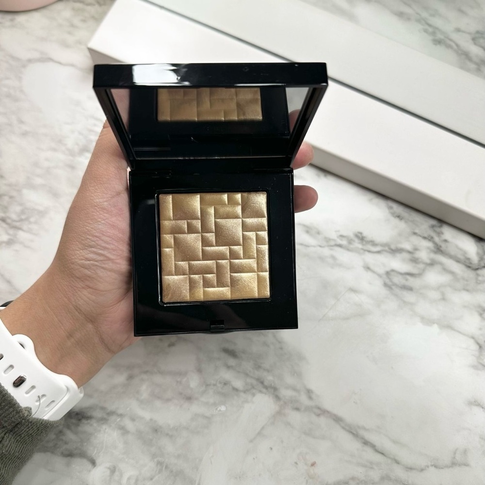 Bobbi Brown Moon Glow Highlighting Powder
